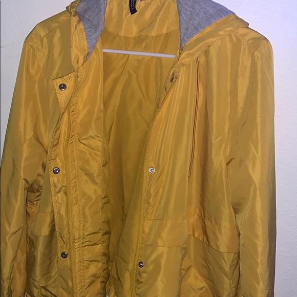 windbreaker-yellow - Picture 6 of 7